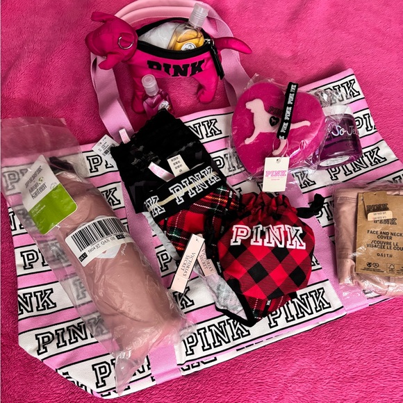 🎄🎄🎄🤶A 💕BUNDLE 🎁 Victoria’s ❤️Secret PINK👌🏼 Gifts with Bag Deal 🤶🎅 - Picture 1 of 16